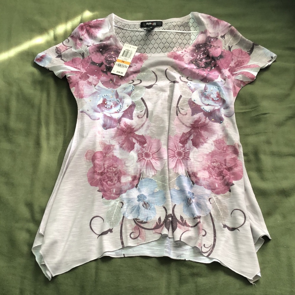 Y2K inspired Brand new floral short sleeve top